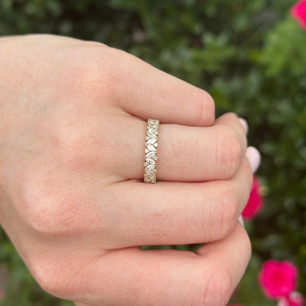 Alternating Marquise and Round Diamond Cluster Band Lifestyle 2