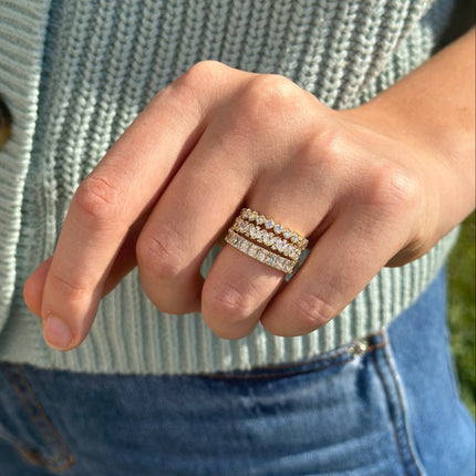 Alternating Marquise and Round Diamond Cluster Band Lifestyle 5