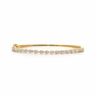 Chasing Pear Bangle 
