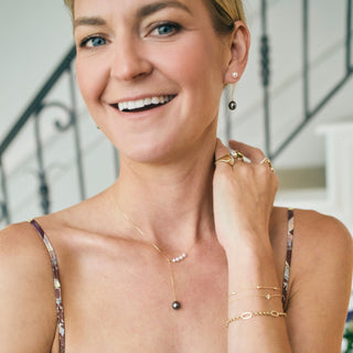Graduated Gray and White Pearl Bolo Necklace   Lindsey Leigh Jewelry 
