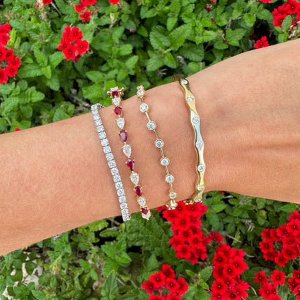 Lab Grown Gold Bar Bezel Bracelet Lifestyle