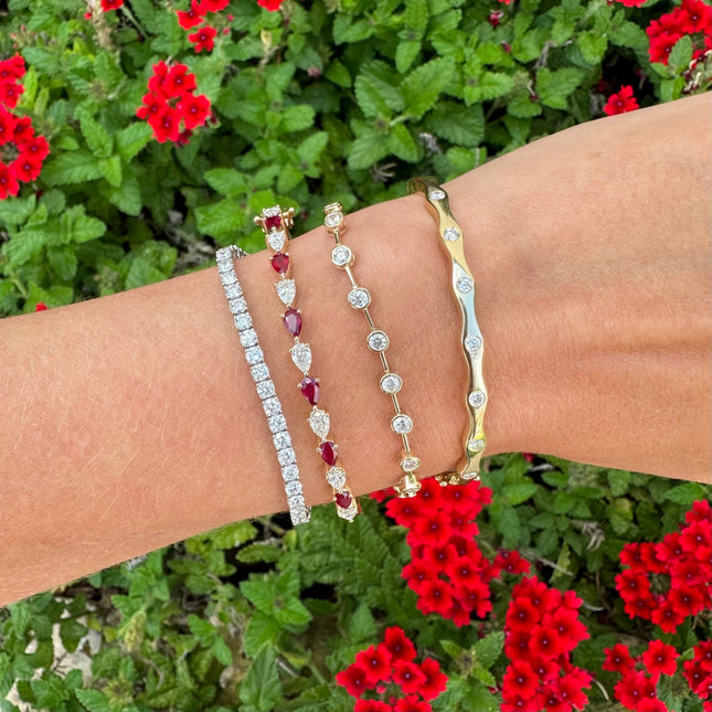 Lab Grown Gold Bar Bezel Bracelet Lifestyle