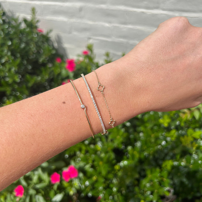 Lindsey Leigh Jewelry Open Clover Chain Bracelet Lifestyle 3