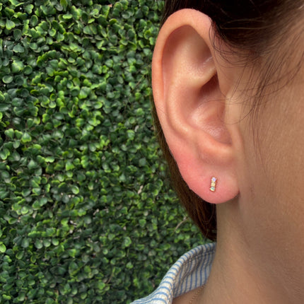 Opal bar stud2