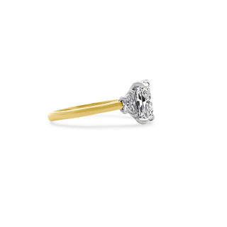 Radiant Cut With Trapezoid Side Stones Side

