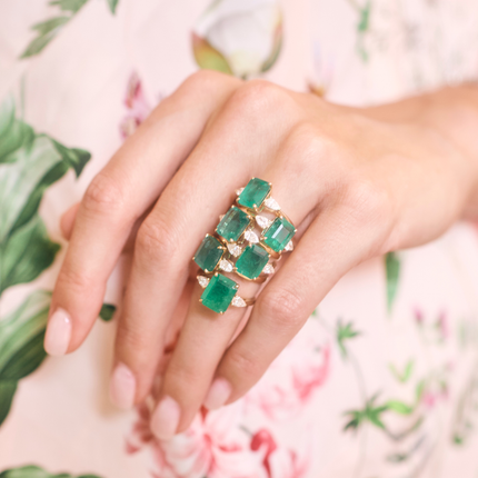 emerald_signature_ring_lifestyle3