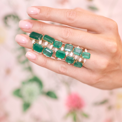 emerald_signature_ring_lifestyle5